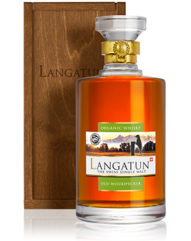 langatun-old-woodpecker-organic-in-karaffe-in-holzkiste-50cl